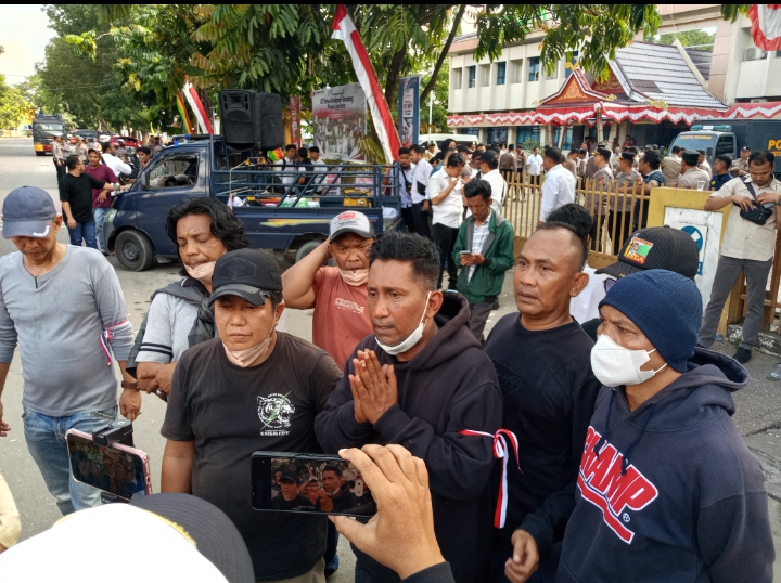 Presiden Prabowo Didesak Turun Tangan! Aksi Masyarakat Riau Peduli Keadilan Warnai Kanwil BPN dengan Darah dan Teriakan Keadilan